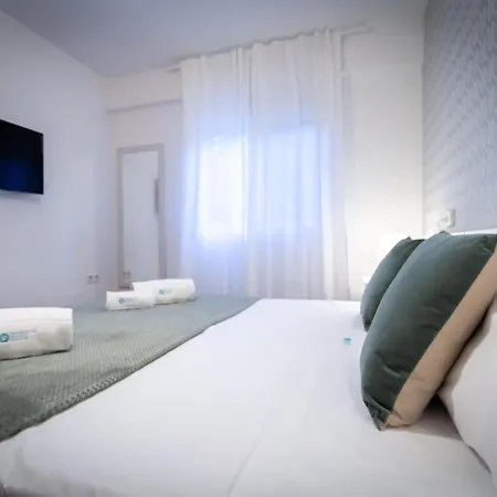Banus - Beachfront - Prime Location - Bright 1br - 1ba - Frontline - Panoramic Mediterranean Views - Heart Of Center - Spectacular Sunrises & Sunsets - Perfect For Couples *