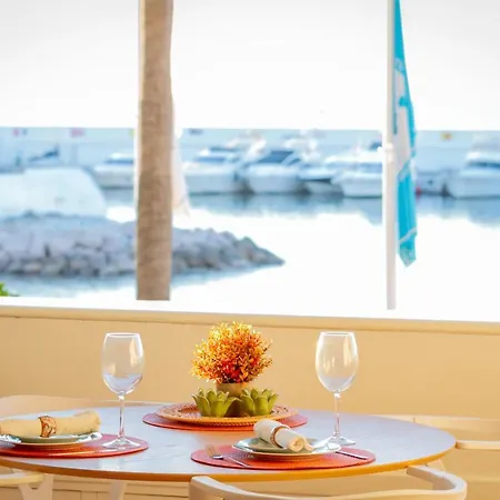 Banus - Front 公寓 *